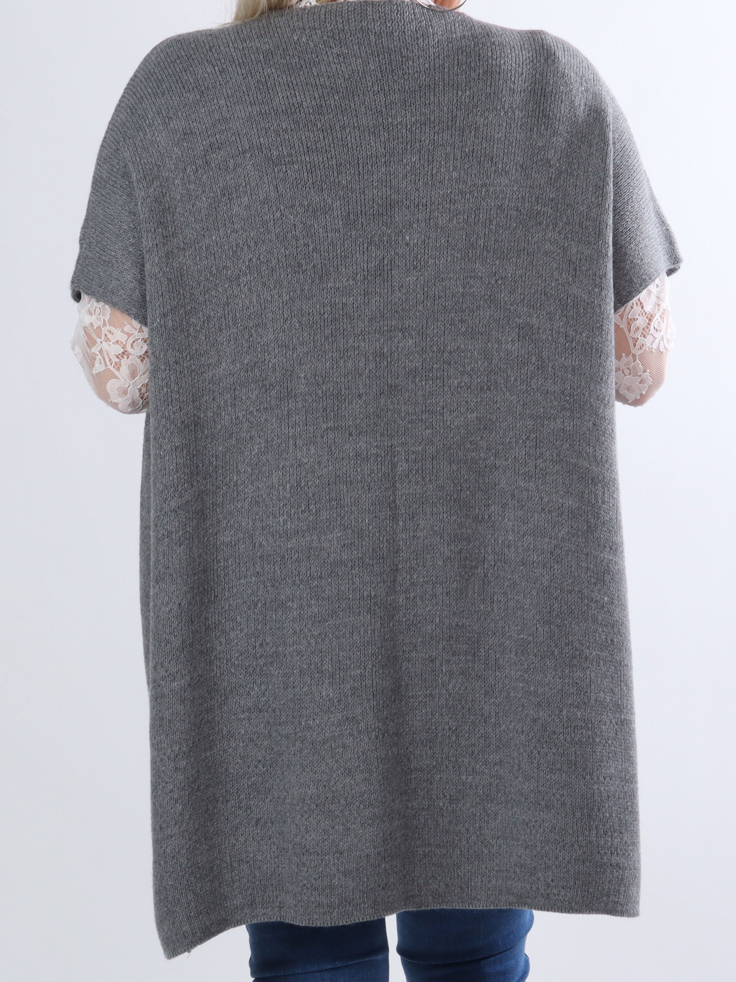 Tilly Plain - Plus size stickad kofta utan ärmar